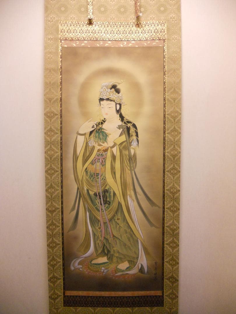 掛け軸 野村雪草 『 楊柳観音 』 絹本 希少 軸装 茶道具 掛軸 美品 です。