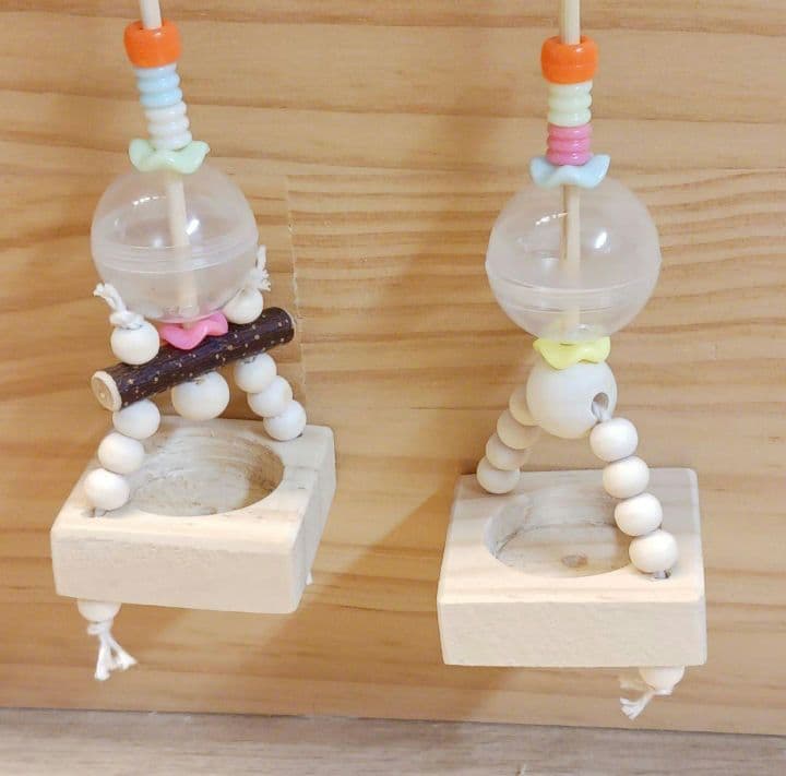 f34　吊り下げタイプのフォージングボール　バードトイ　インコ　フォージングトイ