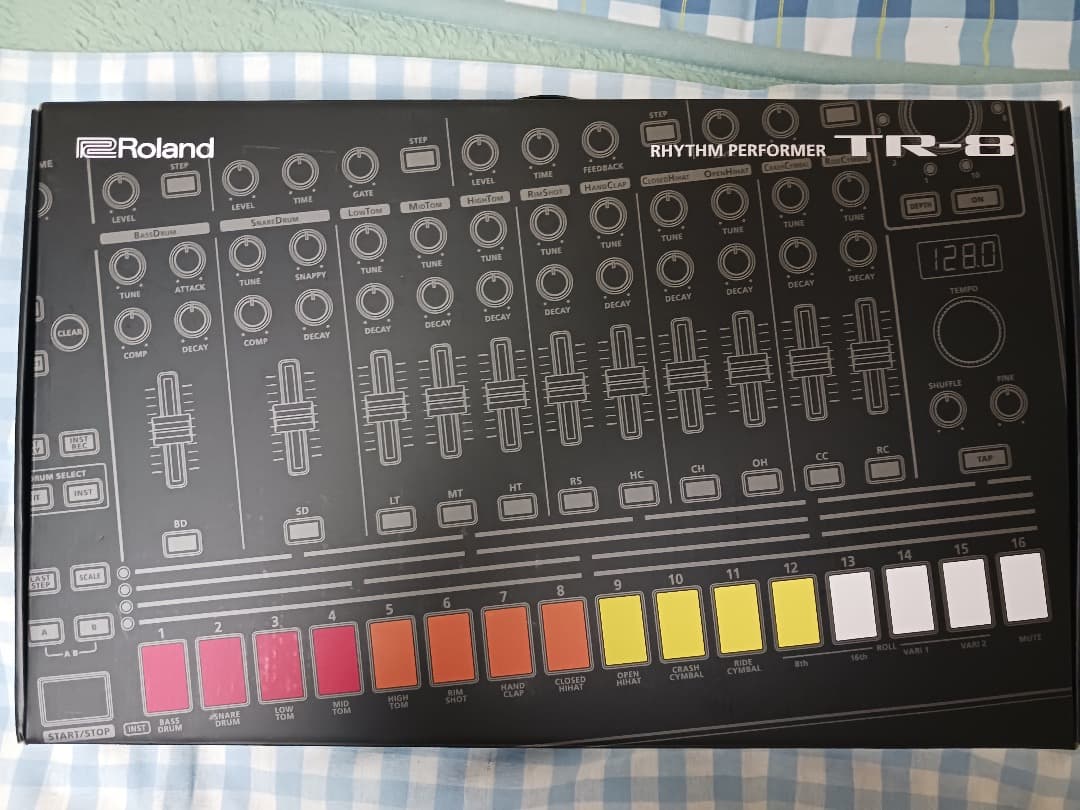 Roland TR-8 リズムパフォーマー
