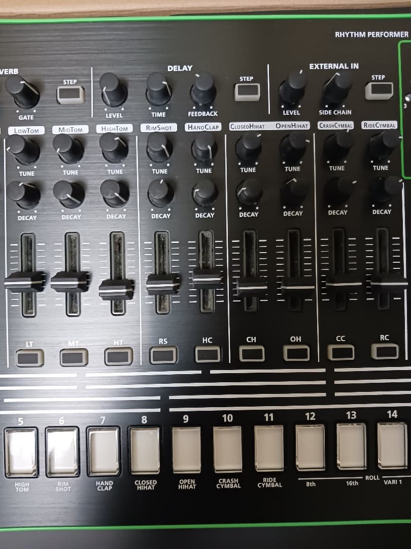 Roland TR-8 リズムパフォーマー