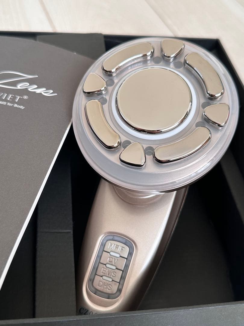 the Zeus DR. CAVIET マッサージ機