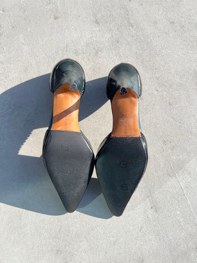 Manolo Blahnik 黒青ポインテッドトゥヒール