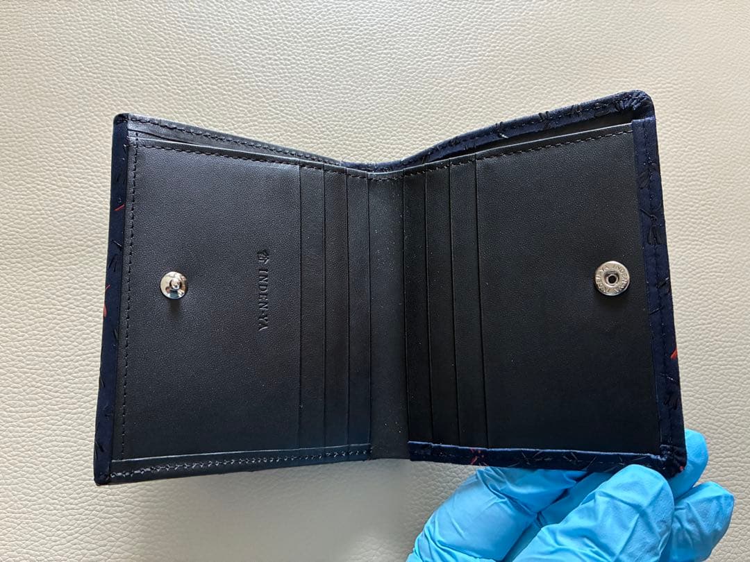 印傳屋　印伝 二つ折り財布 ボックス型小銭入れ なごみ とんぼ柄 紺地×黒赤漆