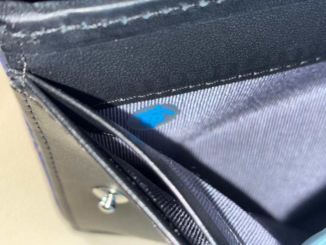 印傳屋　印伝 二つ折り財布 ボックス型小銭入れ なごみ とんぼ柄 紺地×黒赤漆