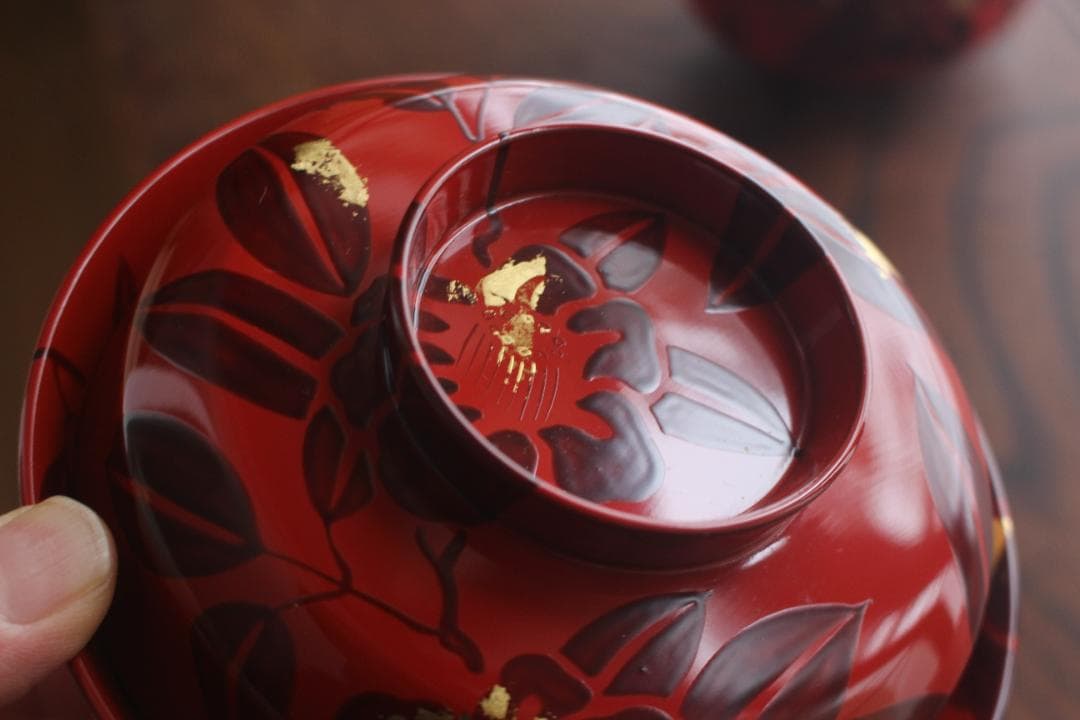 デッドストック！上質朱漆に風情ある椿蒔絵の映える煮物椀2点（検輪島塗懐石椀雑煮椀