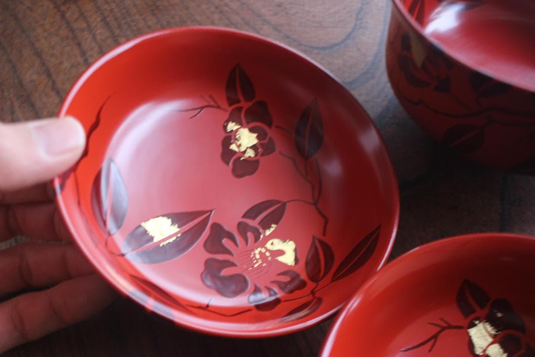 デッドストック！上質朱漆に風情ある椿蒔絵の映える煮物椀2点（検輪島塗懐石椀雑煮椀