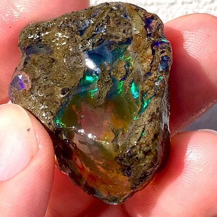 青い斑の浮かぶ魅力的なオレンジオパール73.5ct/ファイアオパール/鉱物標本