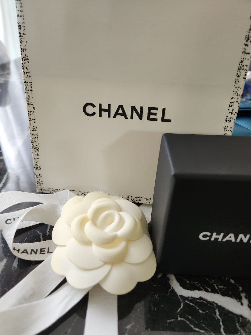 シャネル　ピンブローチ　男性にもOK　本物正規品