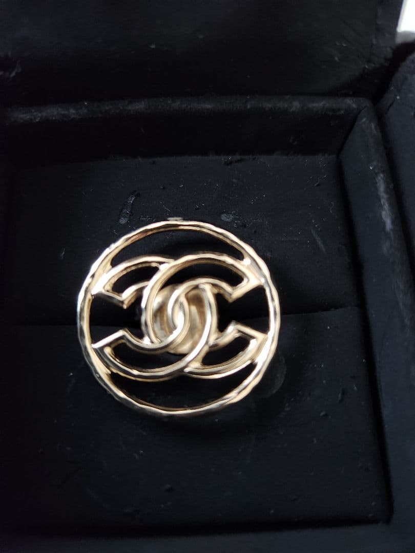 シャネル　ピンブローチ　男性にもOK　本物正規品