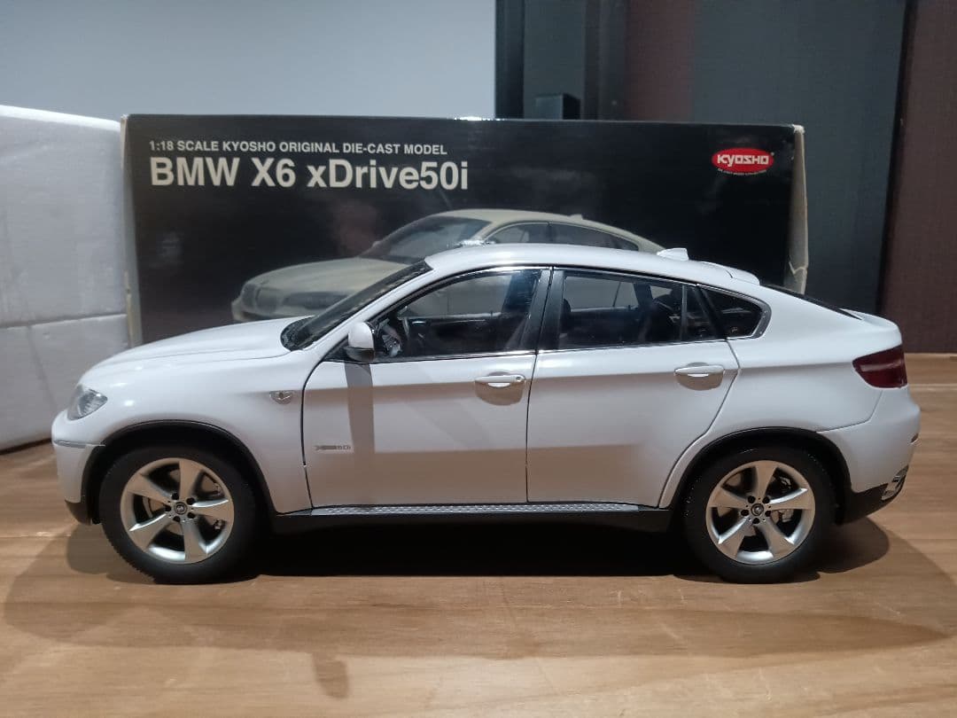 1/18 京商　BMW X6 xDrive 50i ミニカー　ホワイト