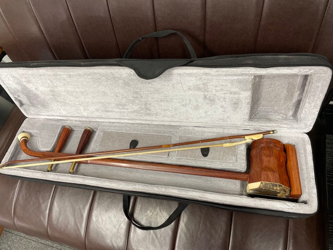 現状品　ケース付き　二胡　ヘビ皮　花梨木　弦楽器