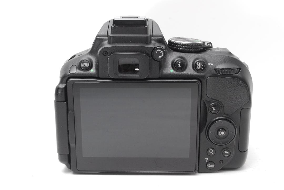 【美品】Nikon D5300 近くも遠くも撮れる万能レンズ WiFi搭載