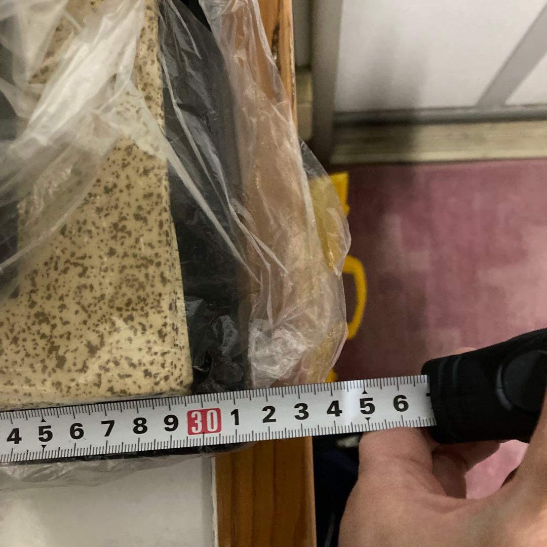 伝統的な日本人形 オレンジと金色