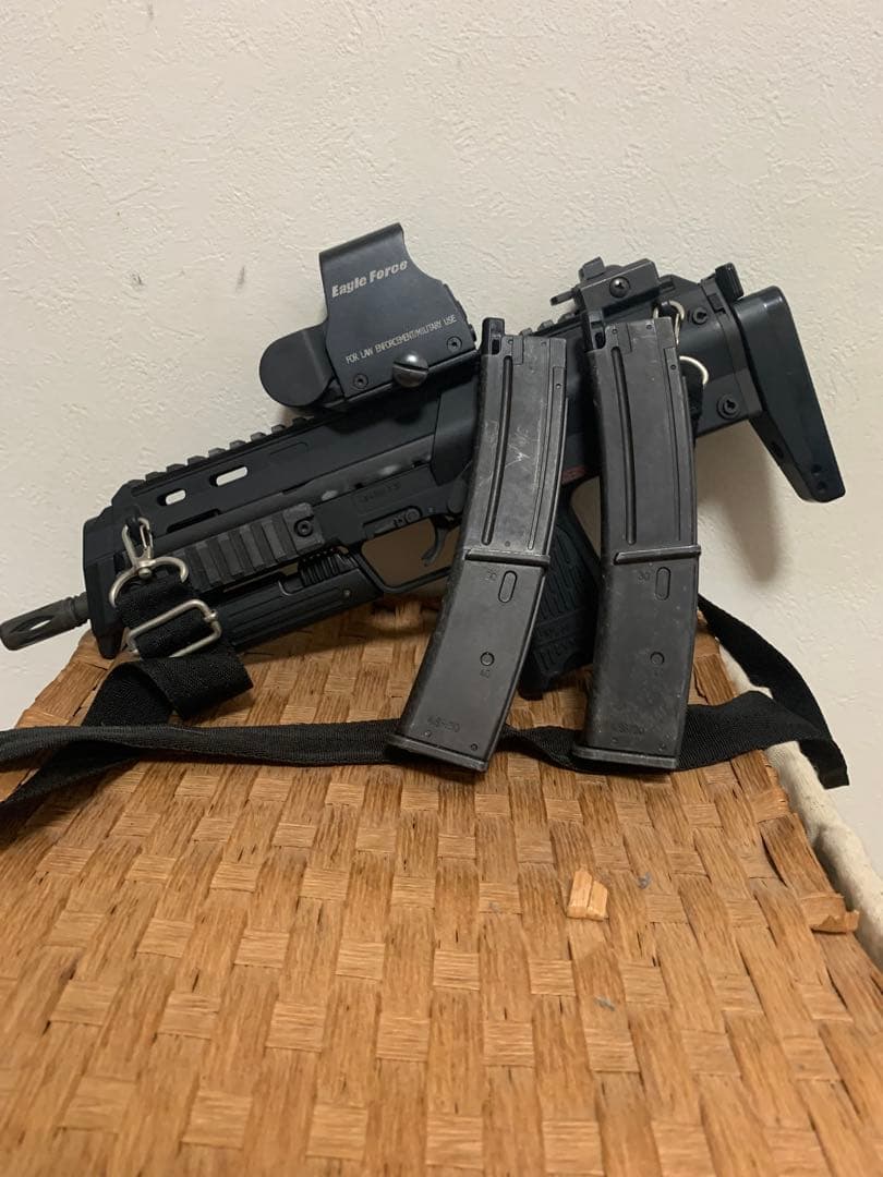 引越しの為9月末まで！東京マルイ MP7 ガスガン マガジン2本付き