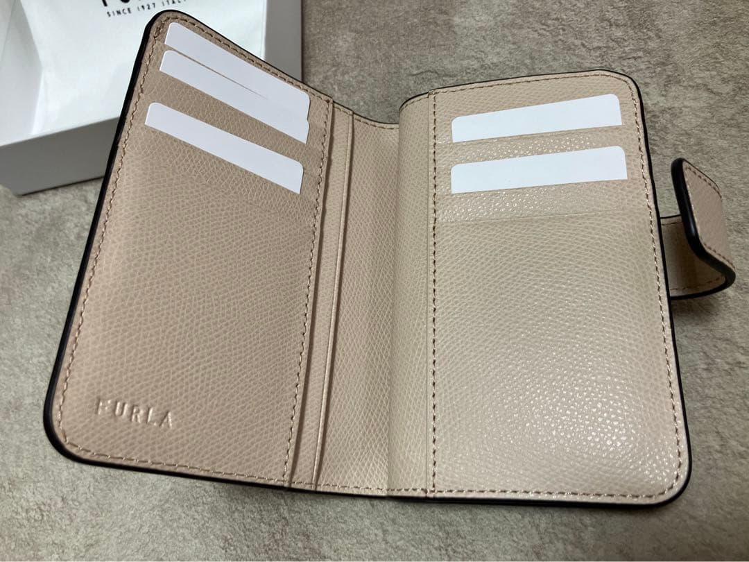 新品未使用 FURLAカメリア二つ折り財布 ベージュ