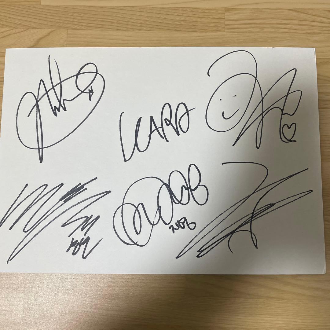 KARAのサイン色紙