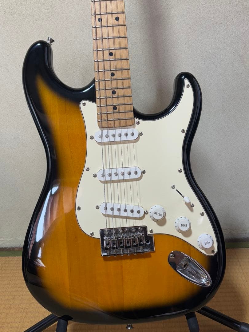 メイビス エレキギター ストラトキャスタータイプ ケース付き【中古品】