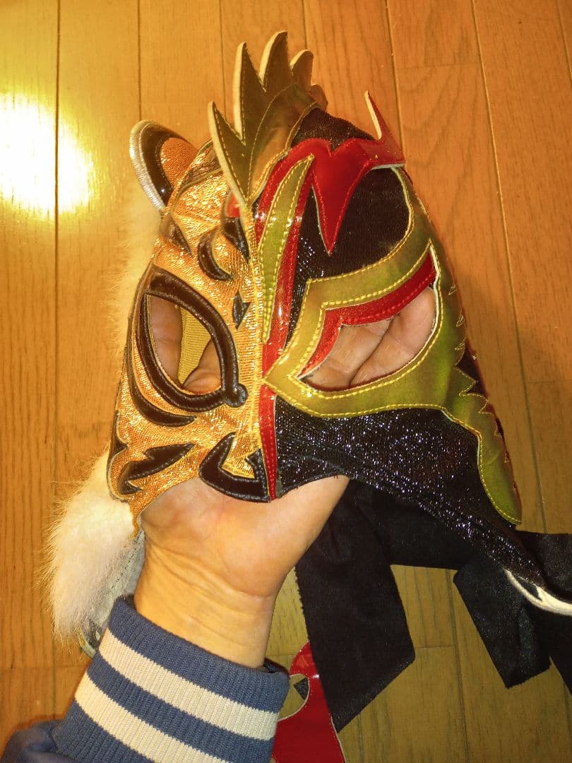 値下げ！ウルティモドラゴン&タイガーマスク ハーフ サイン入りプロレスマスク