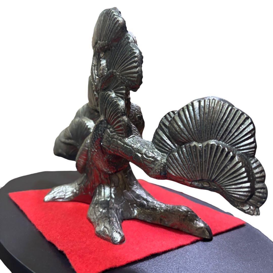 台座付き 銀白色 金属工芸 松 蛇 縁起物 干支 置物 オブジェ