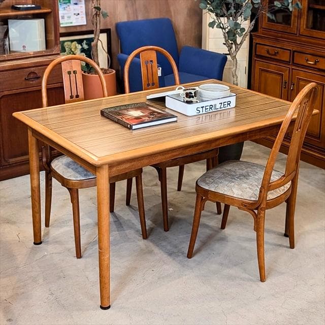 ともこ様｜キツツキマーク｜飛騨産業家具｜ダイニングテーブル｜レトロ2トーンカラー