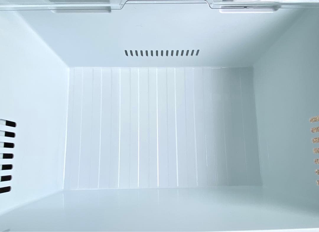 東芝　ノンフロン冷凍冷蔵庫　GR-U33SC (WU) 2023年製　326L