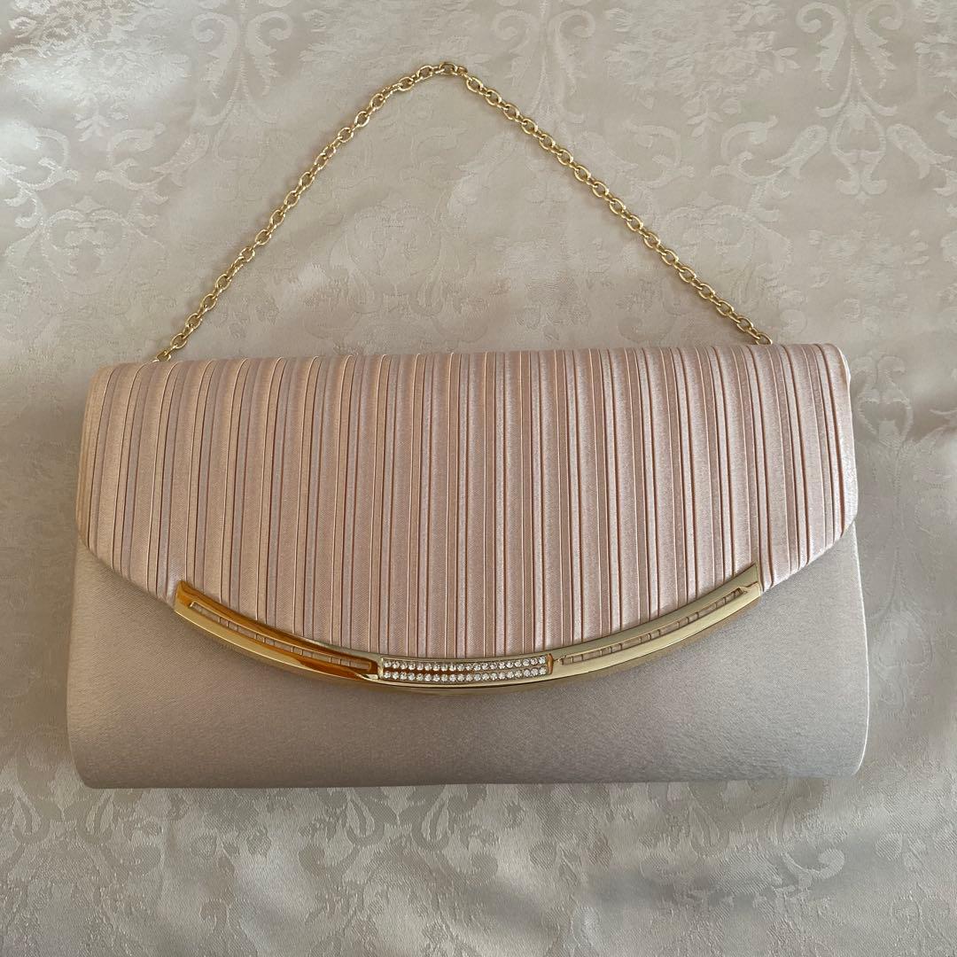 【美品】東京ソワール　プリーツデザインのパーティーバッグ