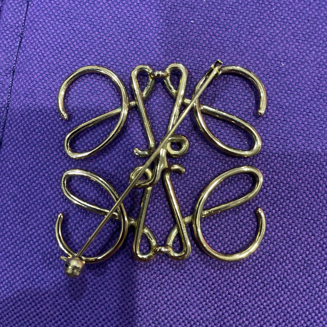 LOEWE ロゴ　アナグラム　ブローチ