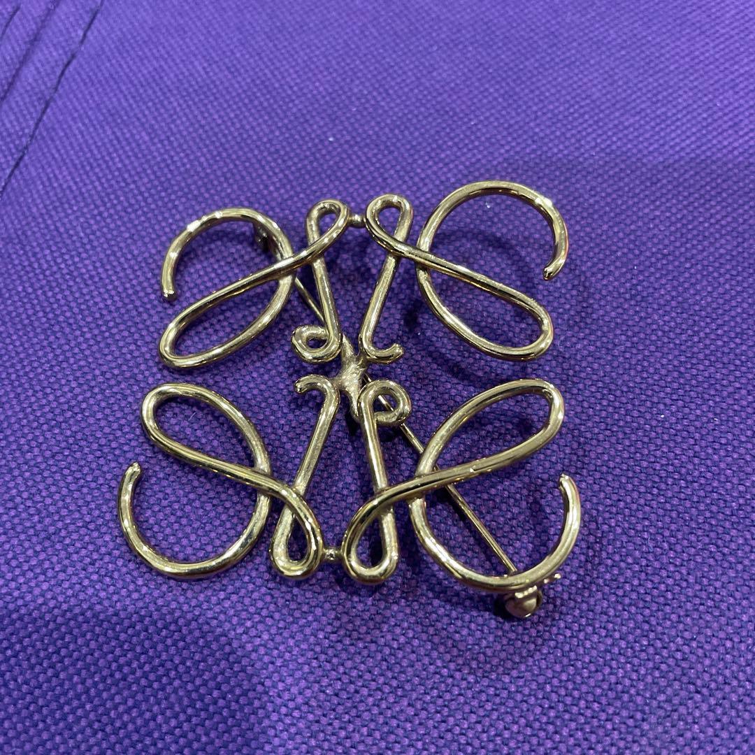 LOEWE ロゴ　アナグラム　ブローチ