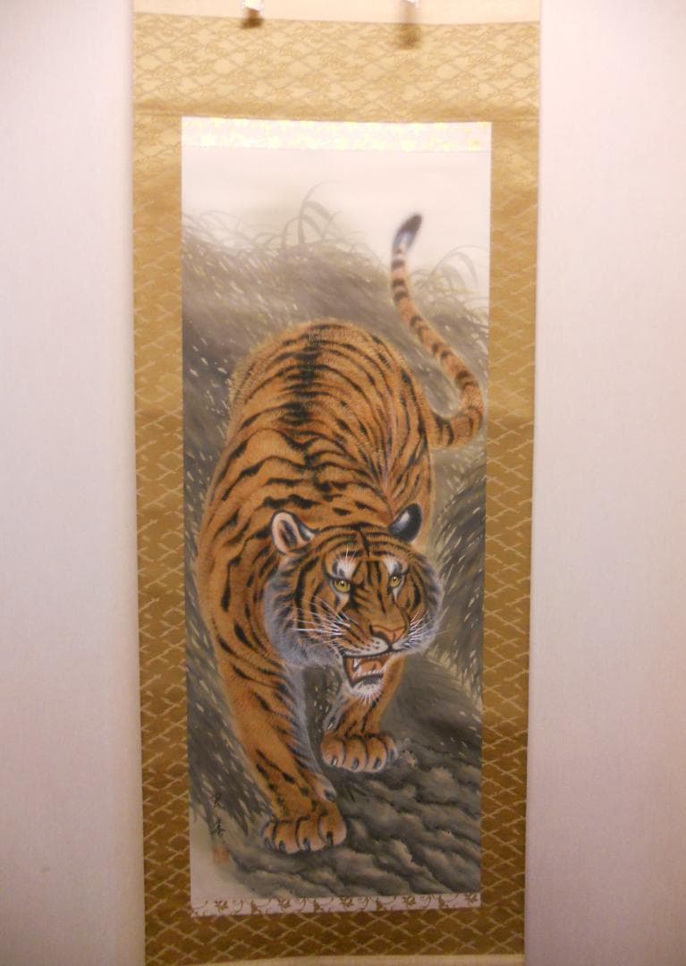 掛け軸 良春 猛虎 絹本 希少 軸装 茶道具 掛軸 美品 です。