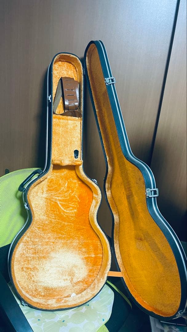 ワインレッド セミアコースティックギター ハードケース付