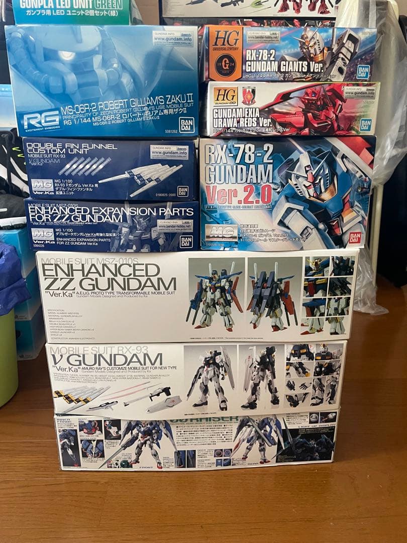 ガンプラセット RX-78-2、ZZガンダム、00ライザーなど