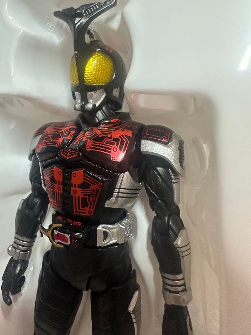 真骨彫　仮面ライダーダークカブト
