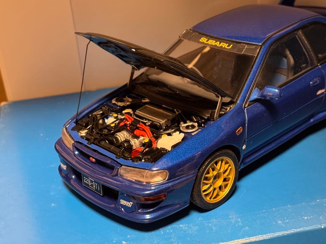 AUTOart 1/18 スバル インプレッサ 22B 模型