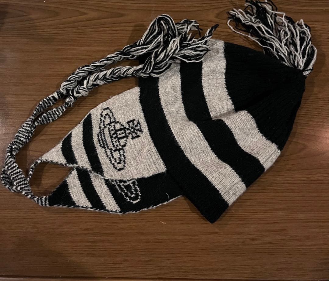Vivienne Westwood(ヴィヴィアンウエストウッド耳当て付きニット帽
