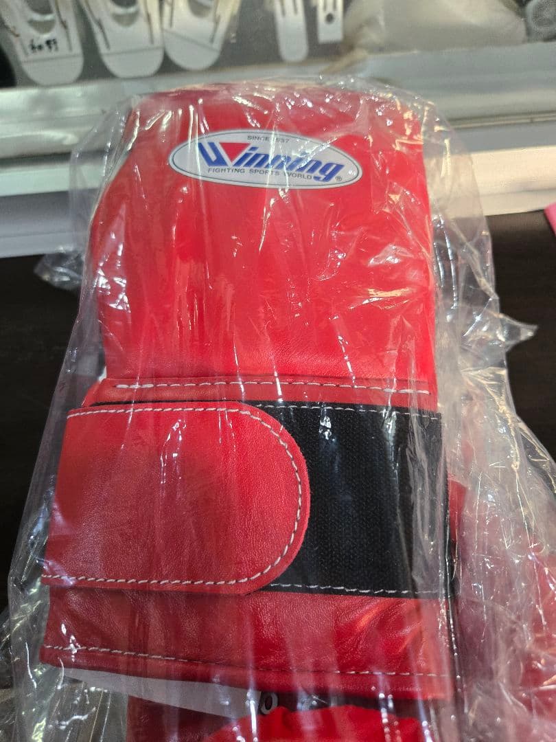早い者勝ち一度も開封無し品物ですWinning 12オンスボクシンググローブ 赤