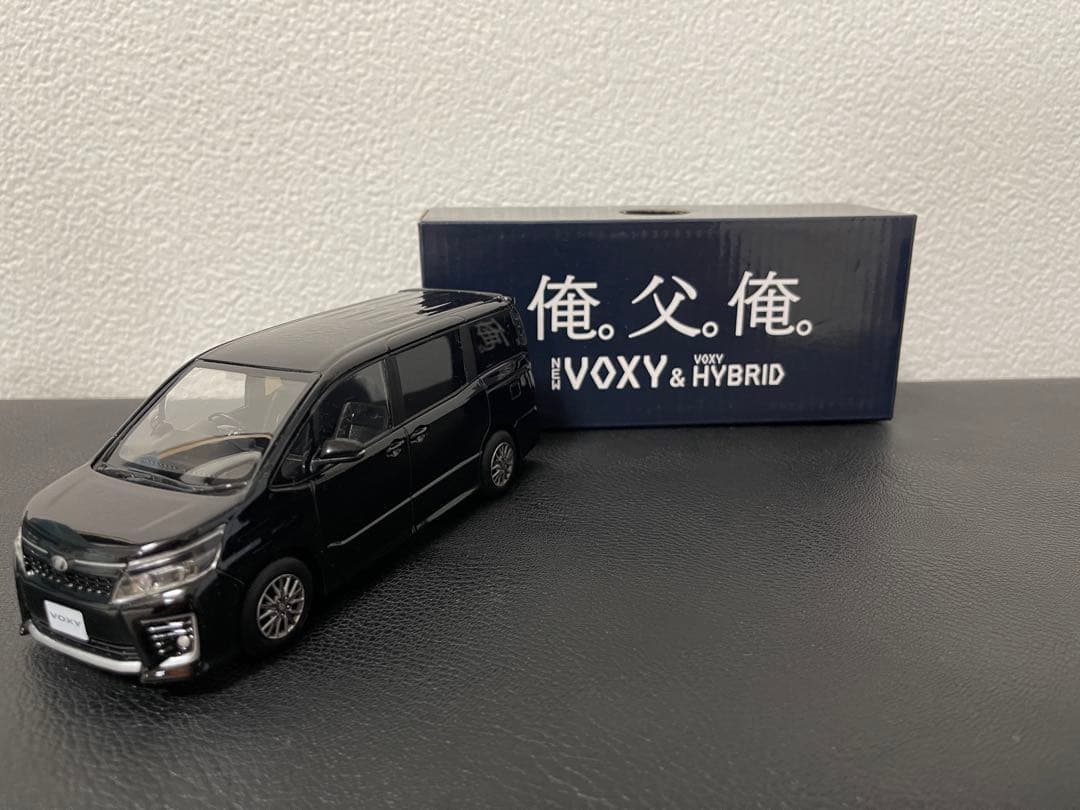 トヨタ Voxy ミニカー 1/43 ブラック