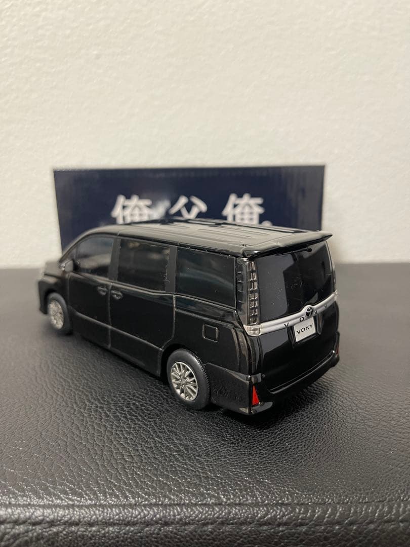 トヨタ Voxy ミニカー 1/43 ブラック