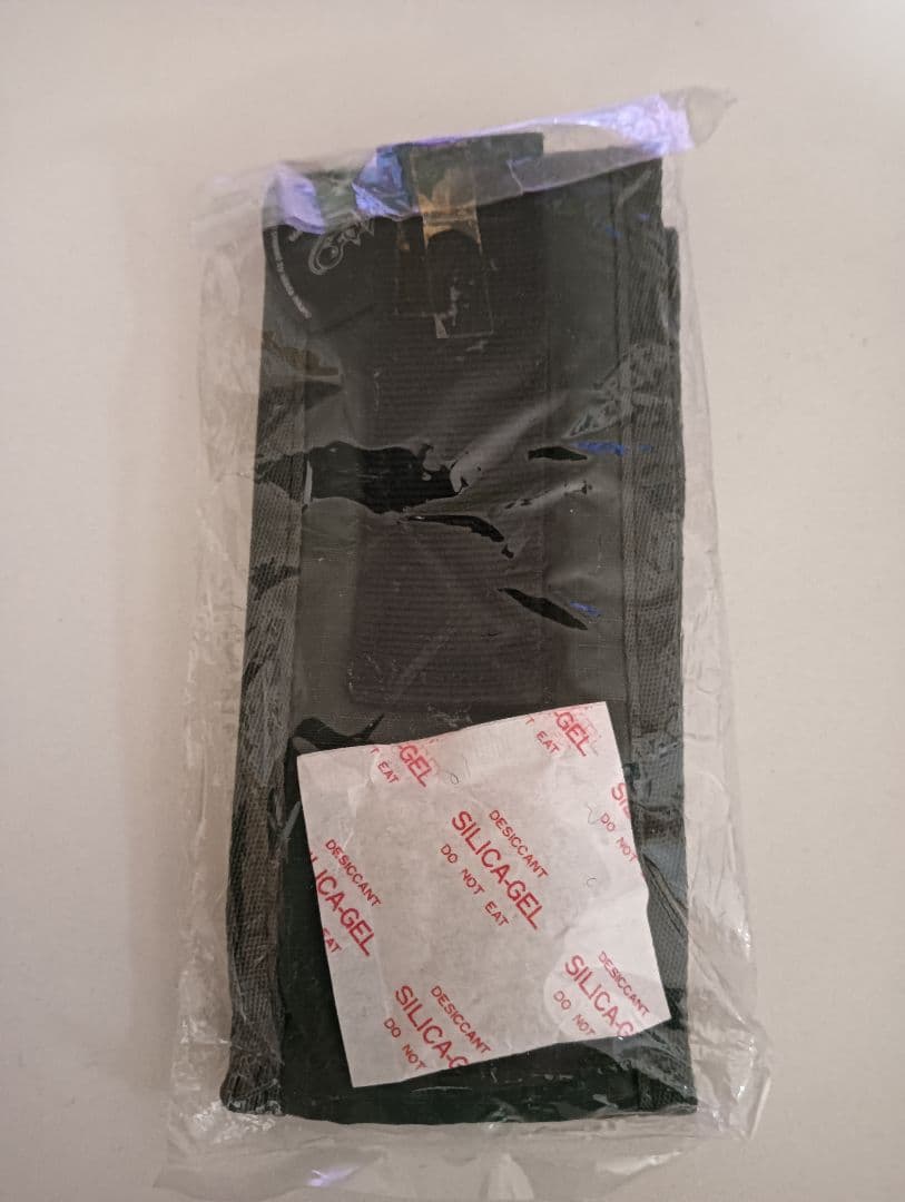 宇多田ヒカル CHUICHI 猫デザイン ガラケーケース （新品 · 未開封）