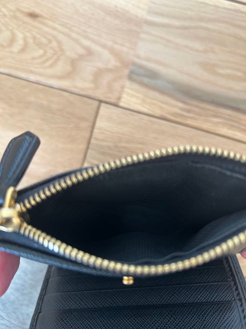 PRADA サフィアーノ ブラック 二つ折り財布
