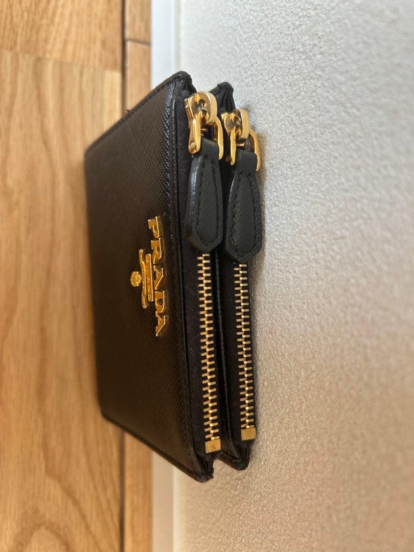 PRADA サフィアーノ ブラック 二つ折り財布