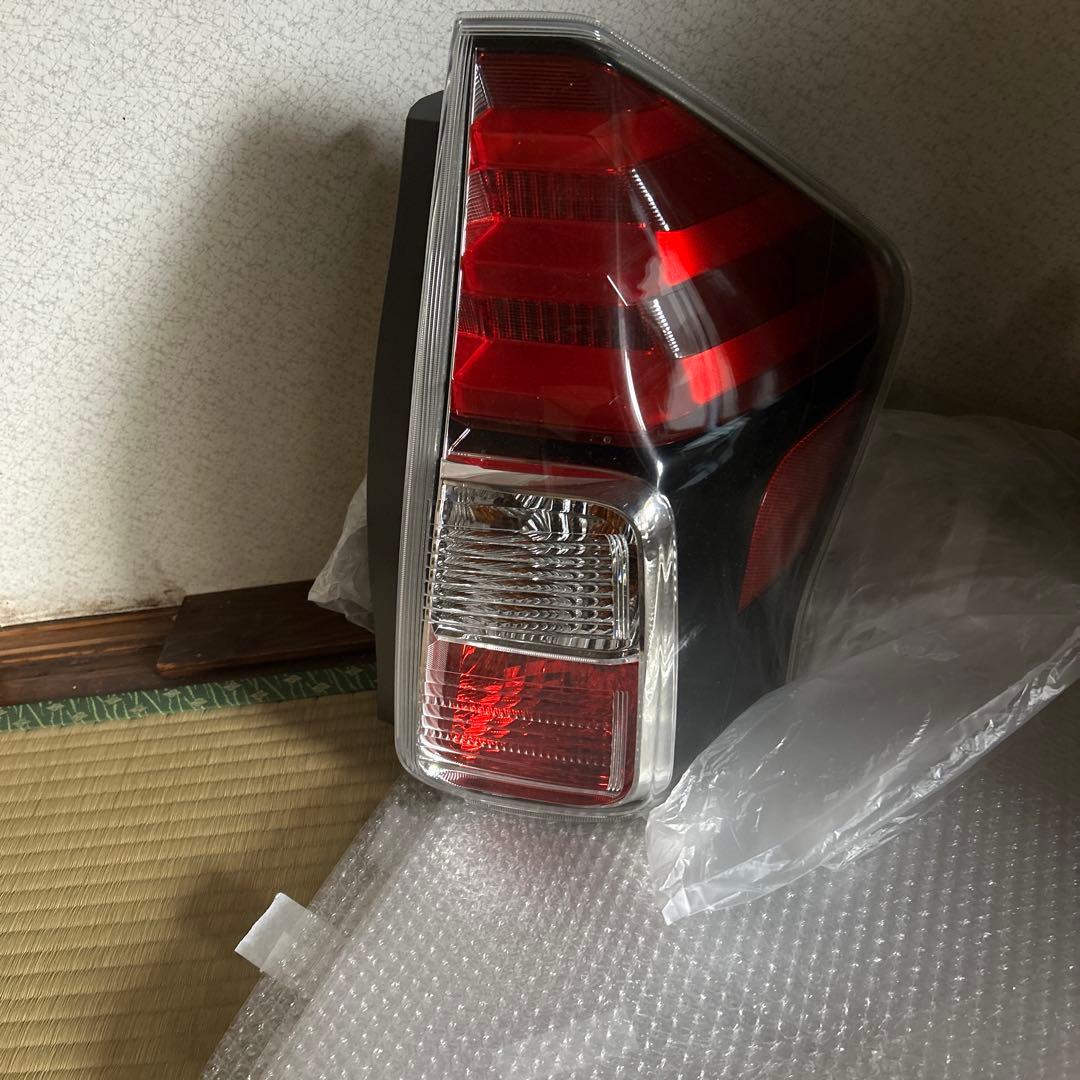 テールライト 赤 クリア スリムデザイン プリウスα zvw41用