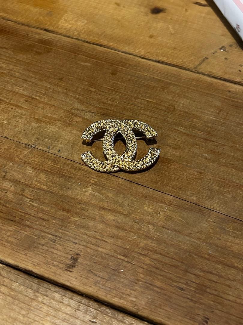 ビンテージ　CHANEL ロゴブローチ ゴールド