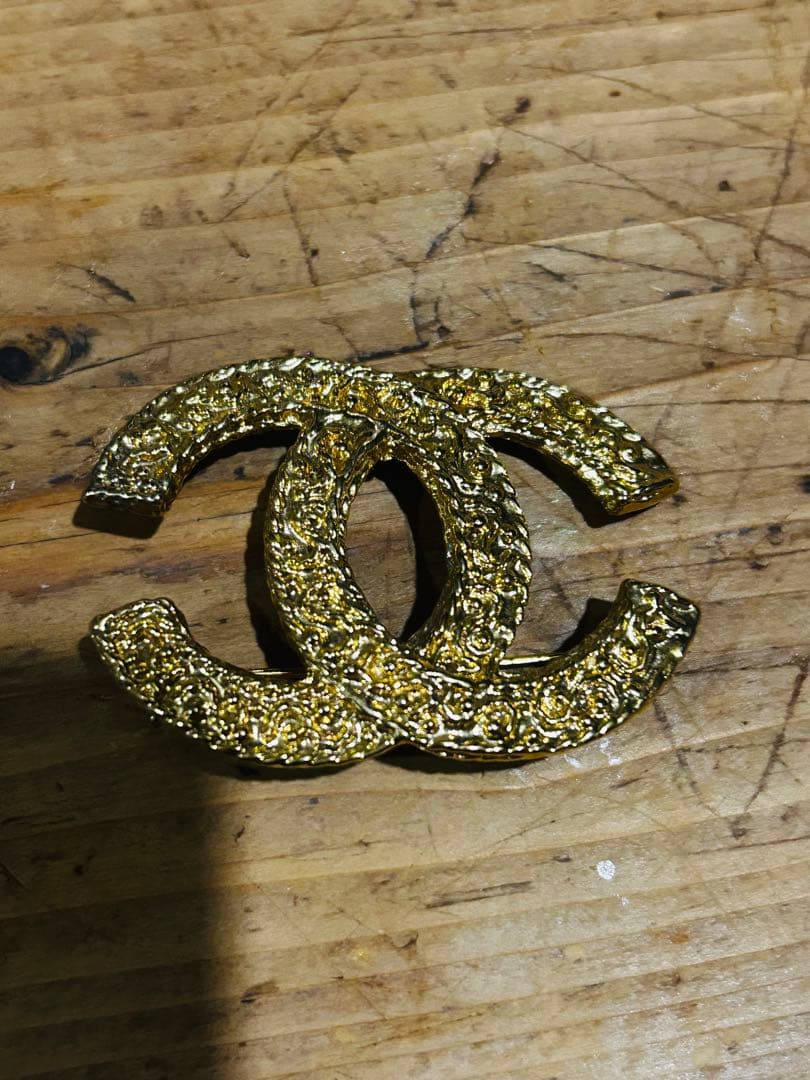 ビンテージ　CHANEL ロゴブローチ ゴールド