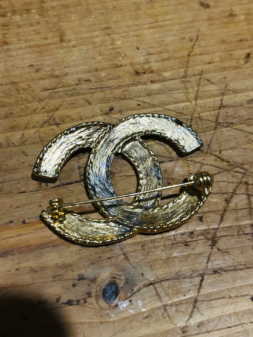 ビンテージ　CHANEL ロゴブローチ ゴールド