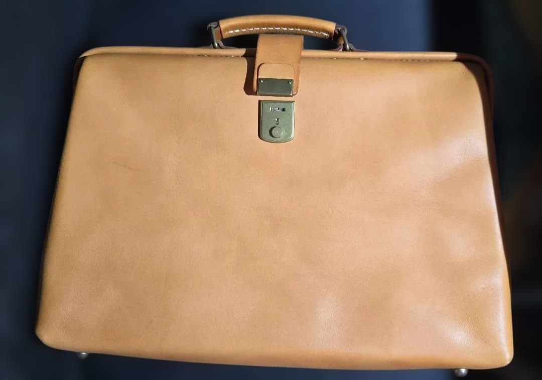 HERZ ヘルツ⭐ソフトダレスバッグ 本革 キャメル 鍵付き