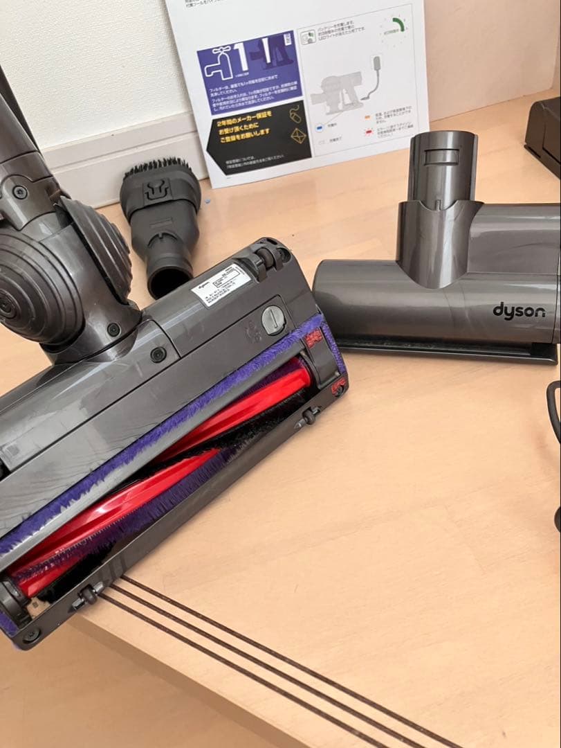 美品　DYSON ダイソン　V6 コードレスクリーナー