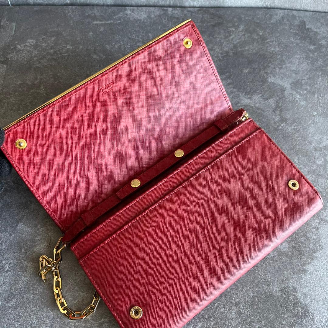 ⭐️PRADA⭐️プラダ サフィアーノ チェーンウォレット レッド