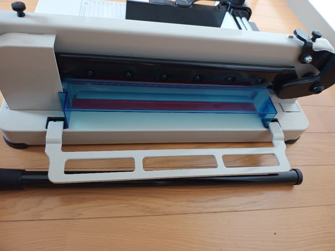 A4対応 手動裁断機 グリッド目盛り付き