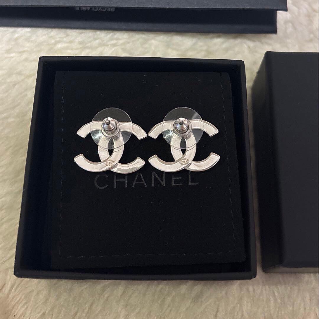 最新作 シャネル 2025-26AW ストラスパールCCピアス 未使用