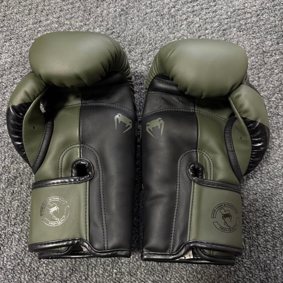 Venum Elite 8oz グローブ